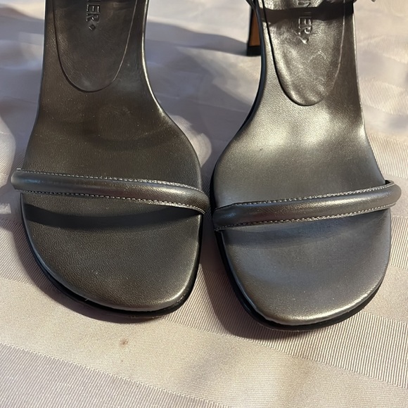 Donald J Pliner Silver Strappy-Twisted-Sling-Backs. Size 6M - Picture 7 of 10